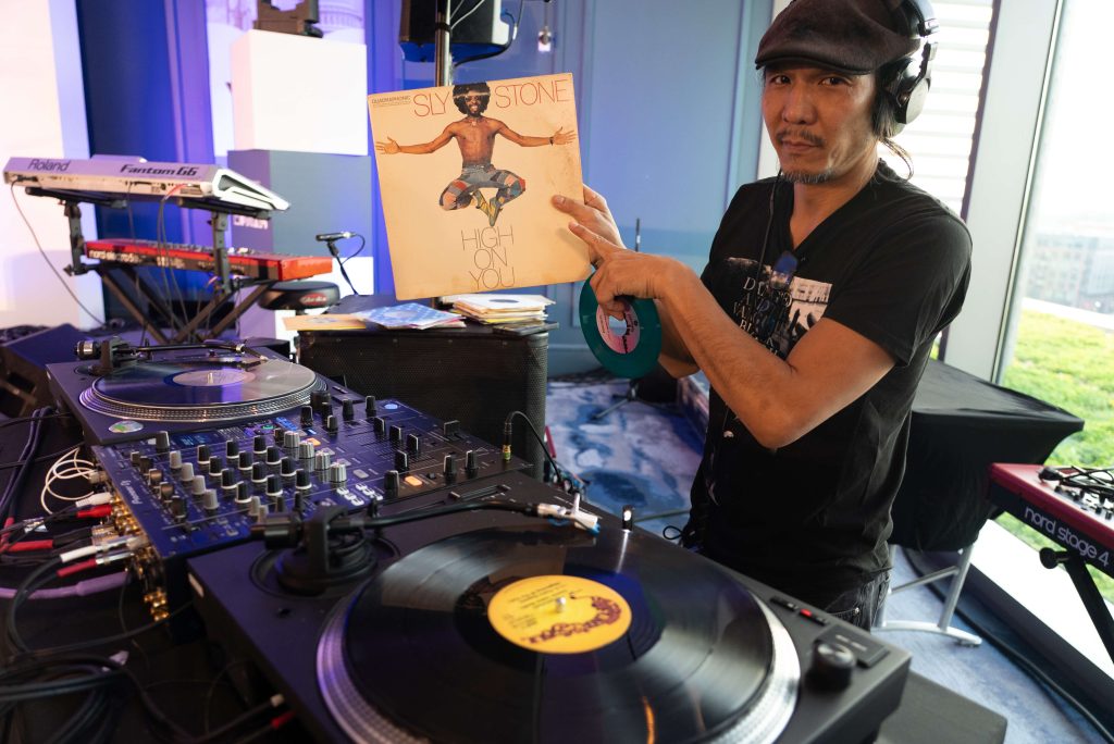 DJ